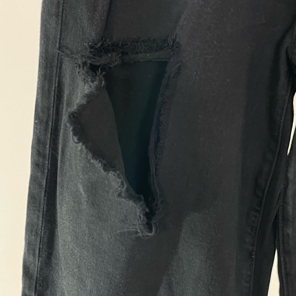 DL1961 Hepburn Jeans in Black, 27 (tear on right thigh) - Picture 4 of 8